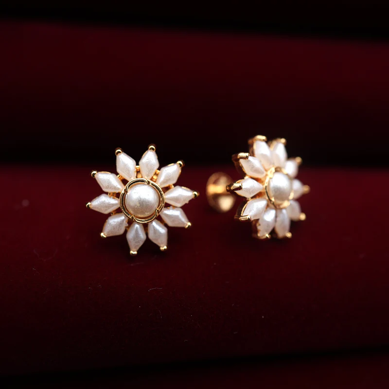 Spike Flower Studs - Pearl